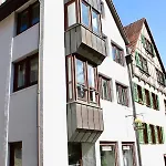 Vier Sind Hier